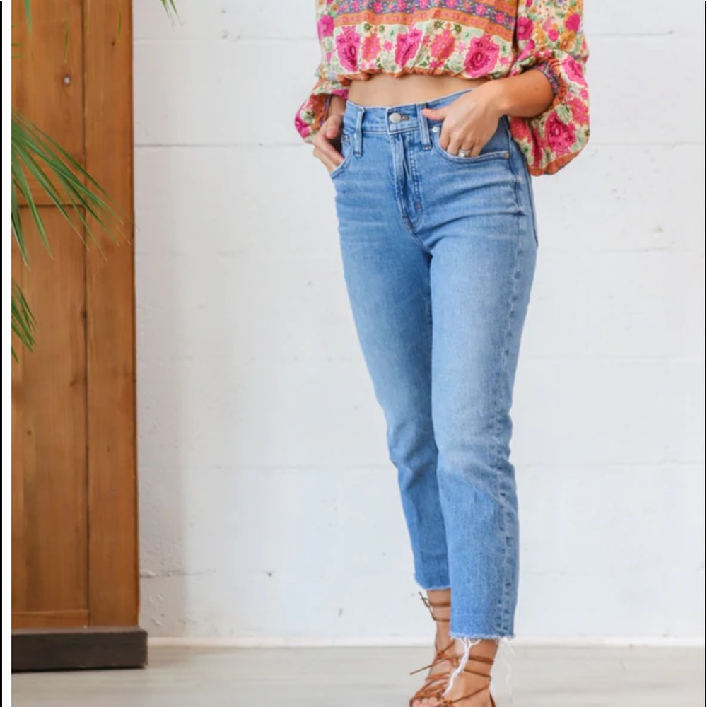 American Eagle Mom Jean size 6 Regular